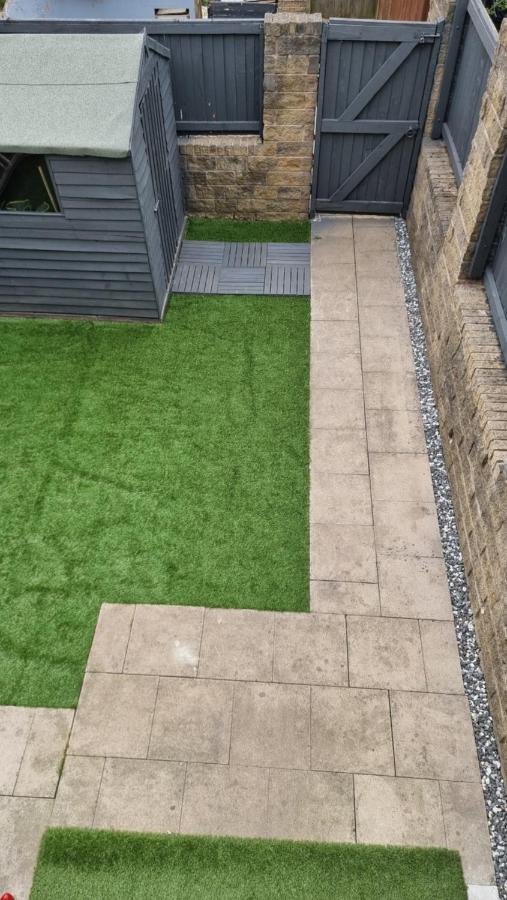 Clariturf - 4 Bedroom Semi - Private Parking Near Turf Moor, Town Centre, Transport And Motorway Links Next To Canal, 3 Parks And Lake - Sky And Netflix Бернлі Екстер'єр фото