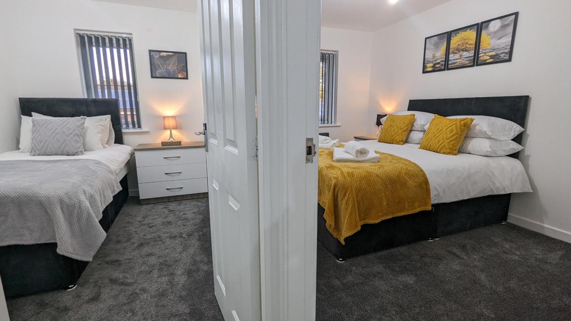 Clariturf - 4 Bedroom Semi - Private Parking Near Turf Moor, Town Centre, Transport And Motorway Links Next To Canal, 3 Parks And Lake - Sky And Netflix Бернлі Екстер'єр фото