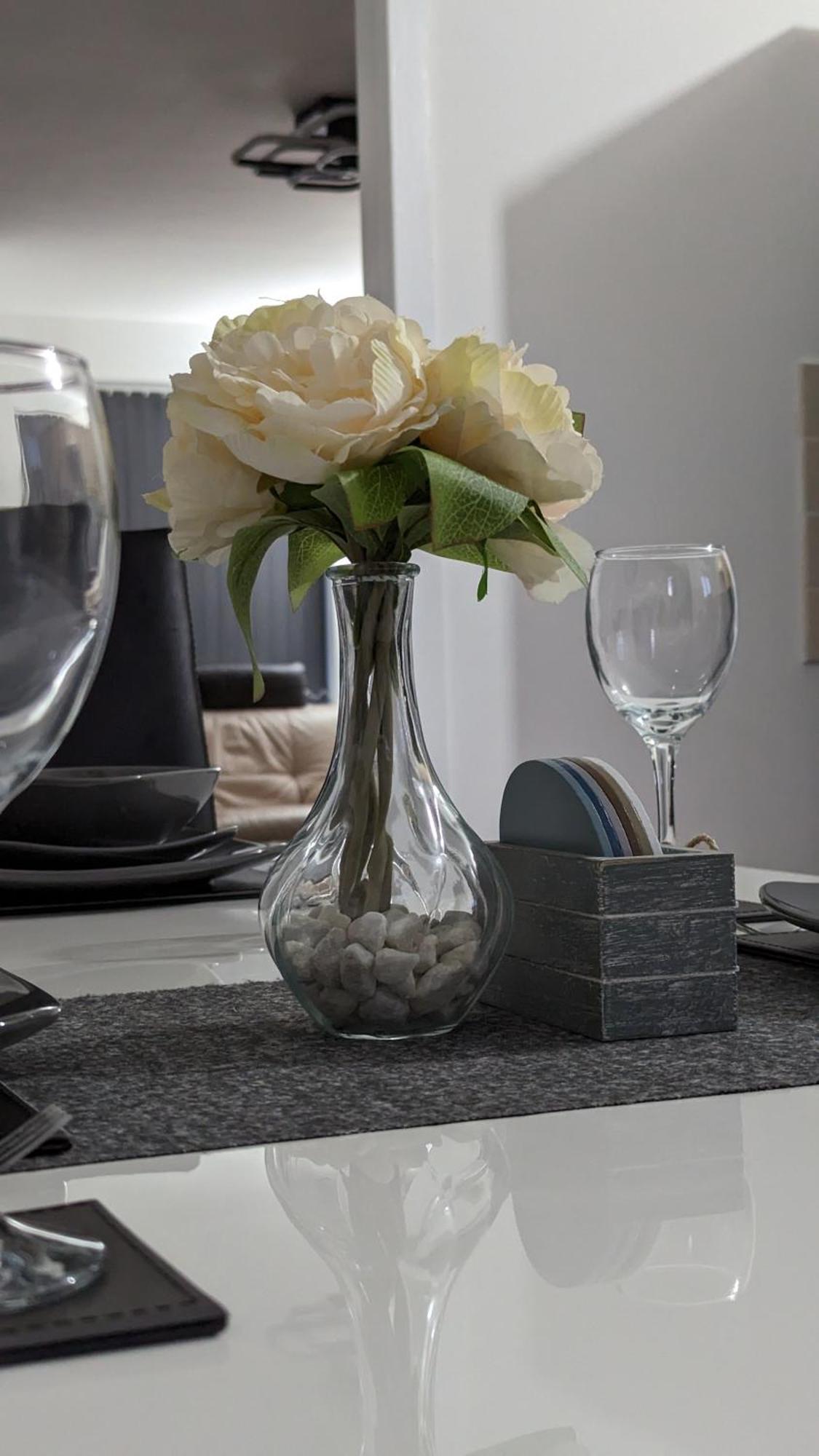 Clariturf - 4 Bedroom Semi - Private Parking Near Turf Moor, Town Centre, Transport And Motorway Links Next To Canal, 3 Parks And Lake - Sky And Netflix Бернлі Екстер'єр фото